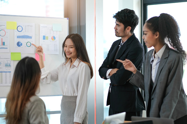 文化融入的績效管理：塑造企業(yè)文化，促進員工融入
