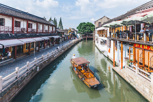 以文化賦能經(jīng)濟(jì)社會(huì)發(fā)展，企業(yè)營(yíng)銷(xiāo)管理對(duì)此有何啟發(fā)？
